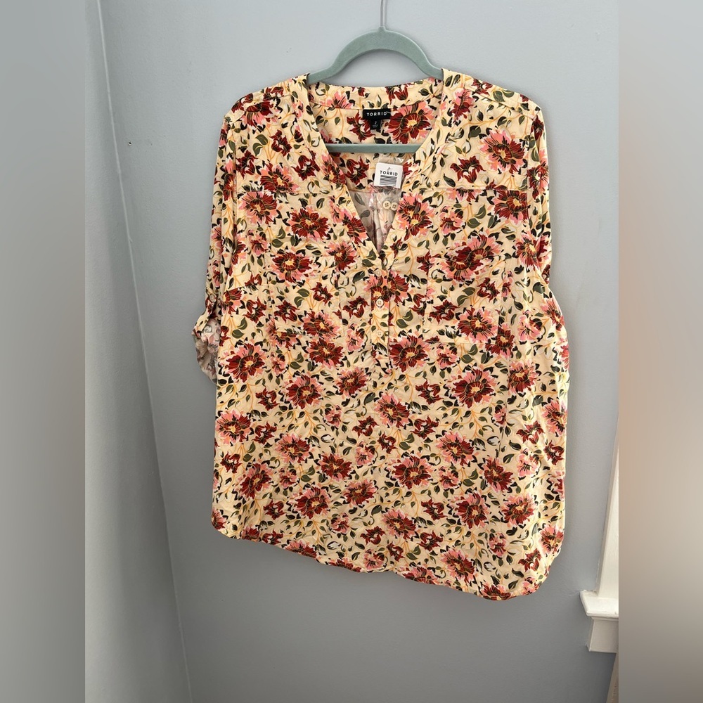 Torrid Cream and Red Blouse with‎ Mandarin Collar and Buttoned Style